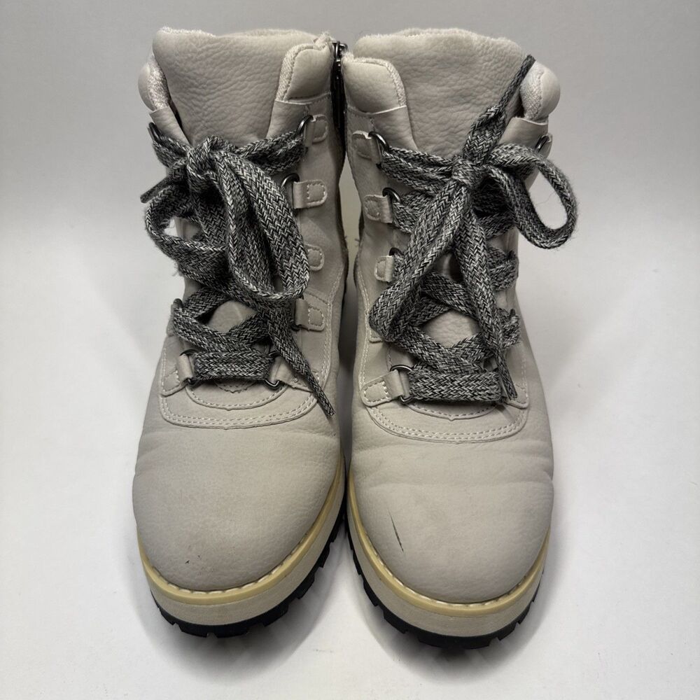 Universal Thread Kayson Winter Boots sz 6.5 with Memory Foam Insole Light Gray